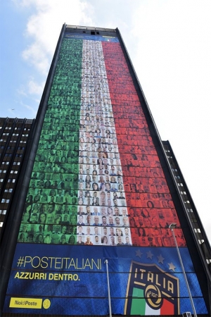 10 lucani nella maxi bandiera a sostegno degli azzurri di Poste Italiane
