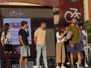 Riconoscimento per il maestro Gabriele Albano e alcuni suoi atleti, in occasione della gara ciclistica "Giro Aglianico del Vulture" a Lavello