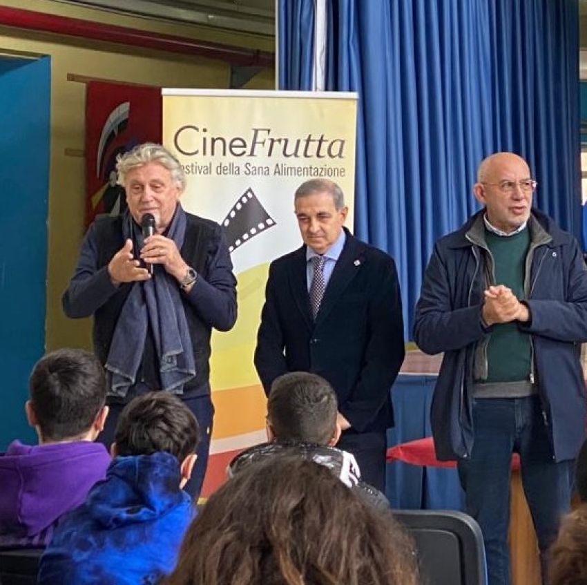Assofruit e Andrea Roncato a scuola a Pisticci per i Cinefrutta Days