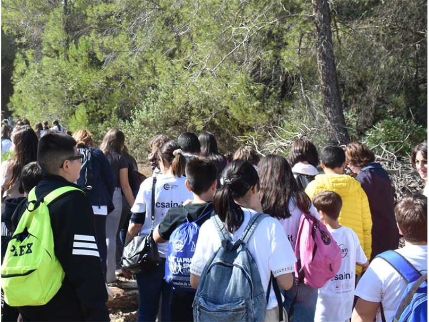 Scuola, ambiente e benessere: gli studenti dell’I.C. Pietrelcina-Flacco al centro di una giornata educativa nella pineta di Marina di Pisticci