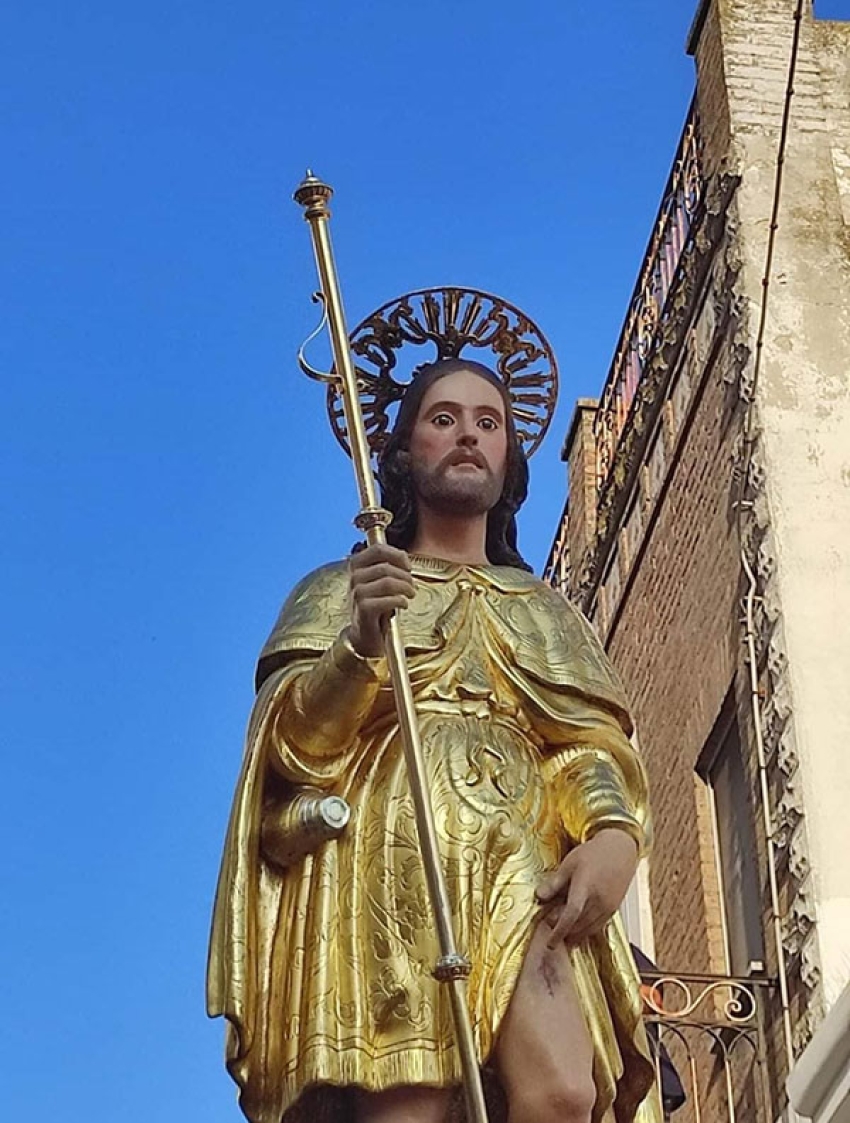 La statua restaurata di San Rocco è tornata tra i suoi fedeli. Rallegriamoci!