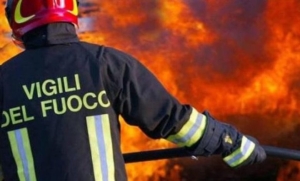 Incendio nel Rione Terravecchia: intervengono i Vigli del Fuoco