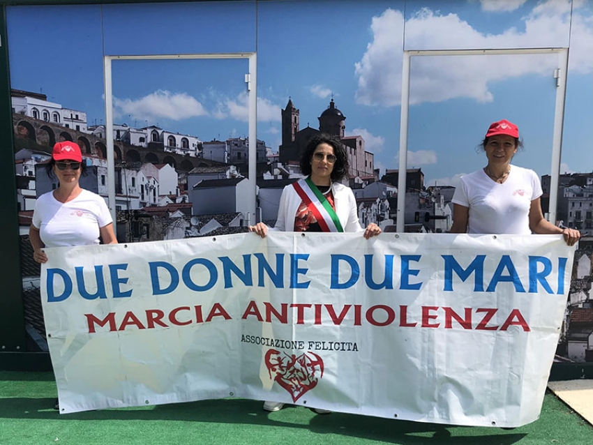 La marcia antiviolenza “Due Donne Due Mari” fa tappa a Pisticci