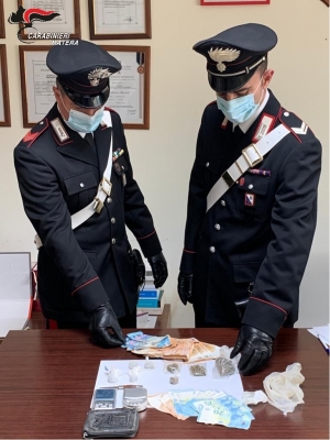 Sorpreso con droga a casa: i Carabinieri arrestano 36enne