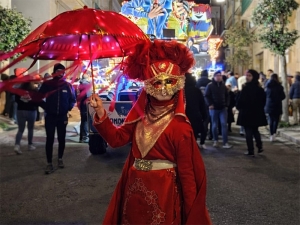 Al 67° Carnevale di Montescaglioso brilla la “Maschera Imperiale col Parasol” di Anna Bonavista