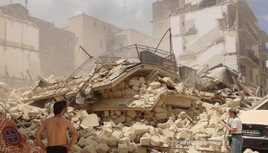 Crolla palazzina a Matera: operai salvi perché in pausa