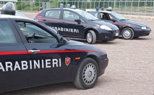Carabinieri restituiscono alla scuola 21 computer rubati