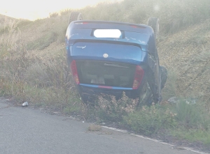 Auto si ribalta all’uscita della Galleria San Rocco