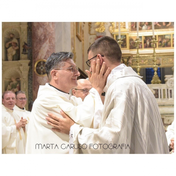 Tristezza e gioia nella parrocchia di Sant&#039;Antonio. Questa sera Don Michele saluta e don Mattia prende il suo posto