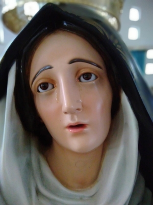 La curia sulla presunta lacrimazione statua dell’Addolorata a Pisticci Scalo: “da escludersi una lacrimazione, ma bisogna approfondire”