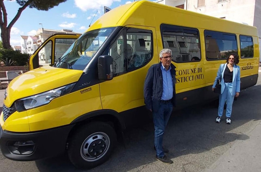 Trasporto scolastico: il Comune di Pisticci ha un nuovo scuolabus