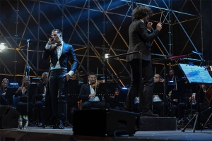 Achille Lauro e l’Orchestra della Magna Grecia insieme in un concerto esclusivo