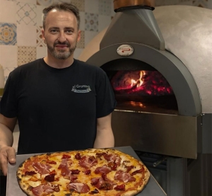La «Strazzata» di Benedetto Luongo conquista gli amanti della pizza