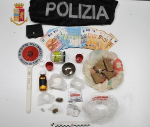Polizia arresta 31enne per spaccio di droga
