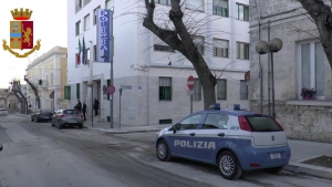 Furti di mezzi d’opera tra Matera e Pescara, 5 avvisi di garanzia emessi dalla Polizia