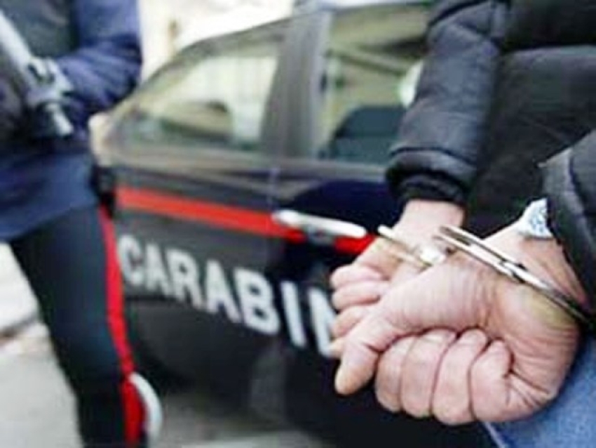 Botte e minacce ai familiari per ottenere danaro. 46enne arrestato dai Carabinieri