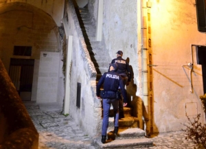 Truffa falso nipote: Polizia notifica a tre napoletani avviso conclusione indagini preliminari