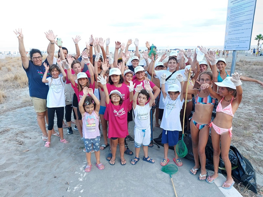 Grande partecipazione di giovani per la seconda edizione di PuliAMO la spiaggia di Policoro