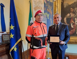 Il corpo soccorso Emergency premia il presidente della provincia di Matera