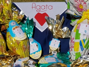 L’associazione Agata dona uova di Pasqua ai malati e sostiene l’AIRC
