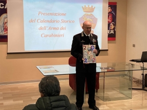 Carlo Lucarelli e il Maestro Sandro Chia per il Calendario Storico dell’Arma 2022
