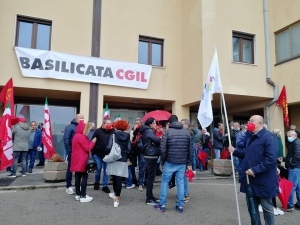 Presidi antifascisti davanti alle sedi Cgil della Basilicata. Sabato 16 indetta manifestazione nazionale
